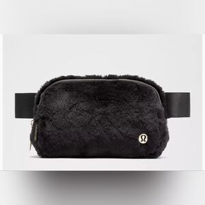 NWT Lululemon Everywhere Belt Bag  Plush Fleece 1L Black /Gold